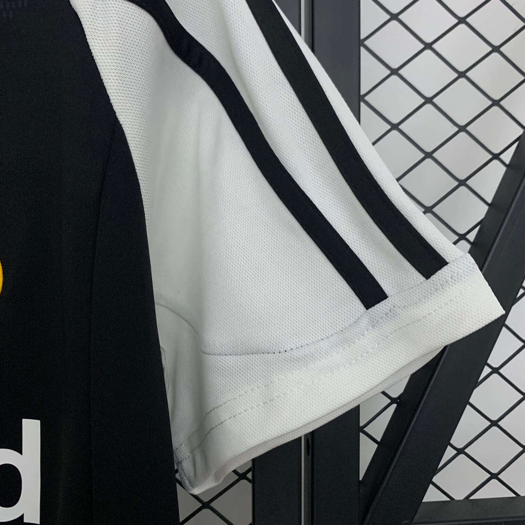 Real Madrid 2001/02 Retro Away Jersey