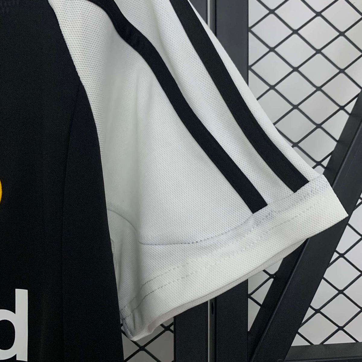 Real Madrid 2001/02 Retro Away Jersey