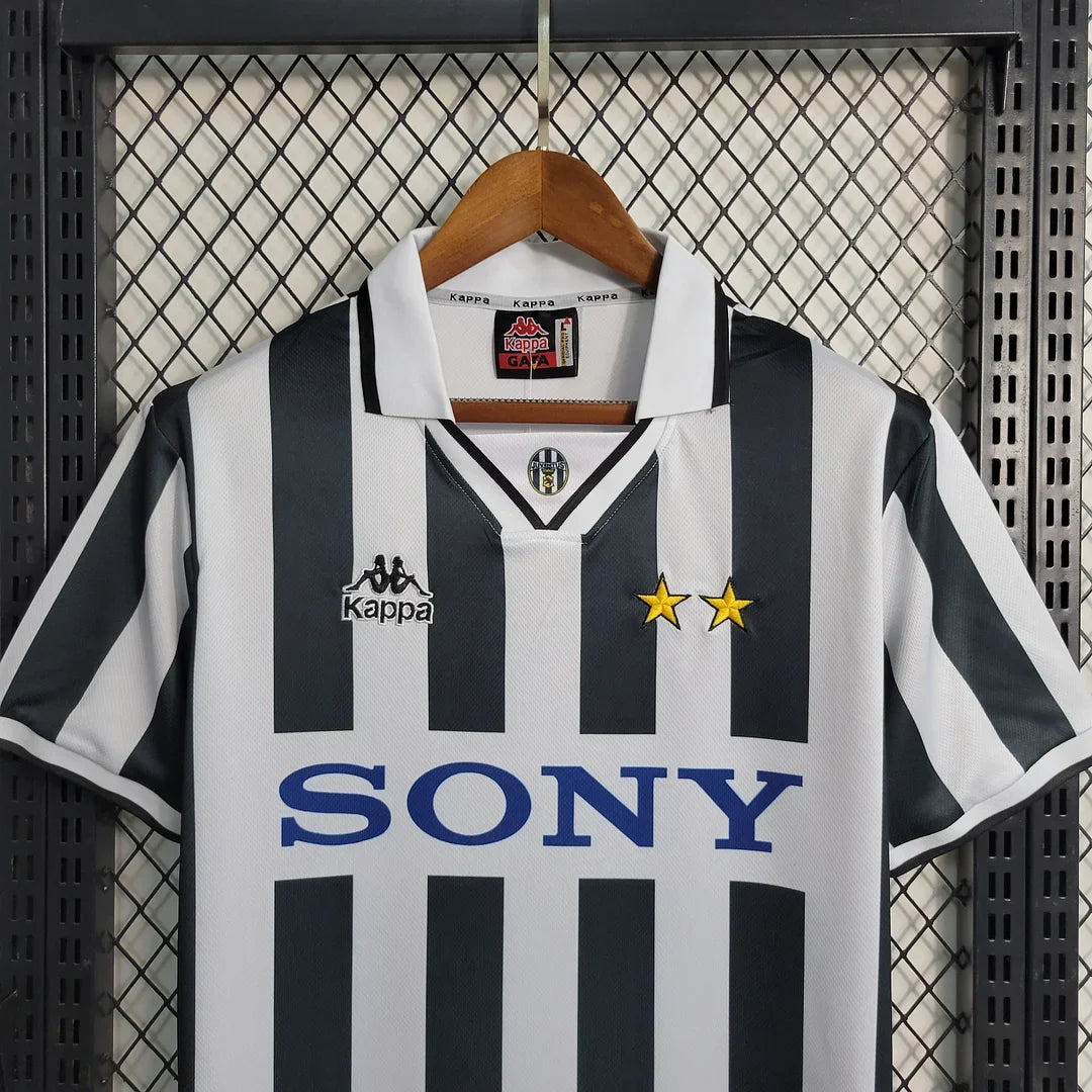 Juventus 1996/97 Retro Home Jersey