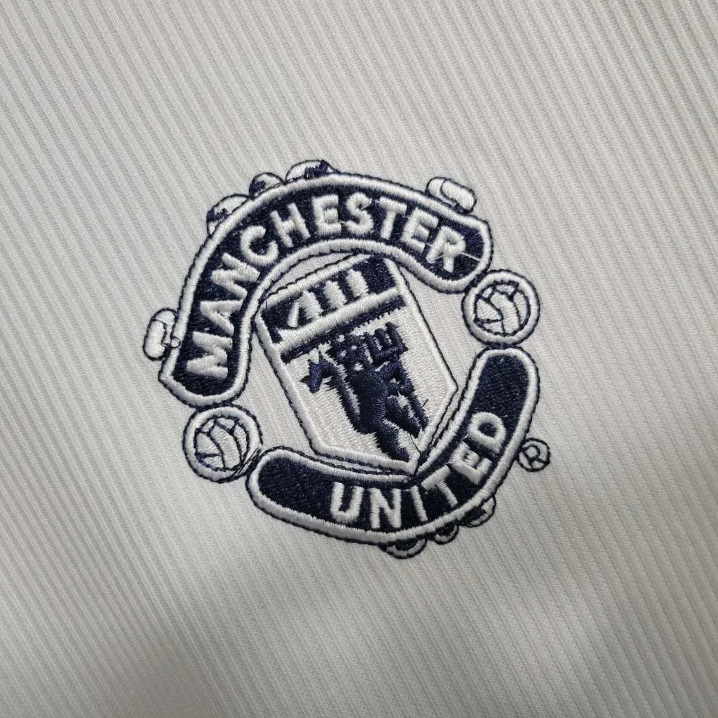 Manchester United 2000/01 Retro Away Long Sleeve Jersey