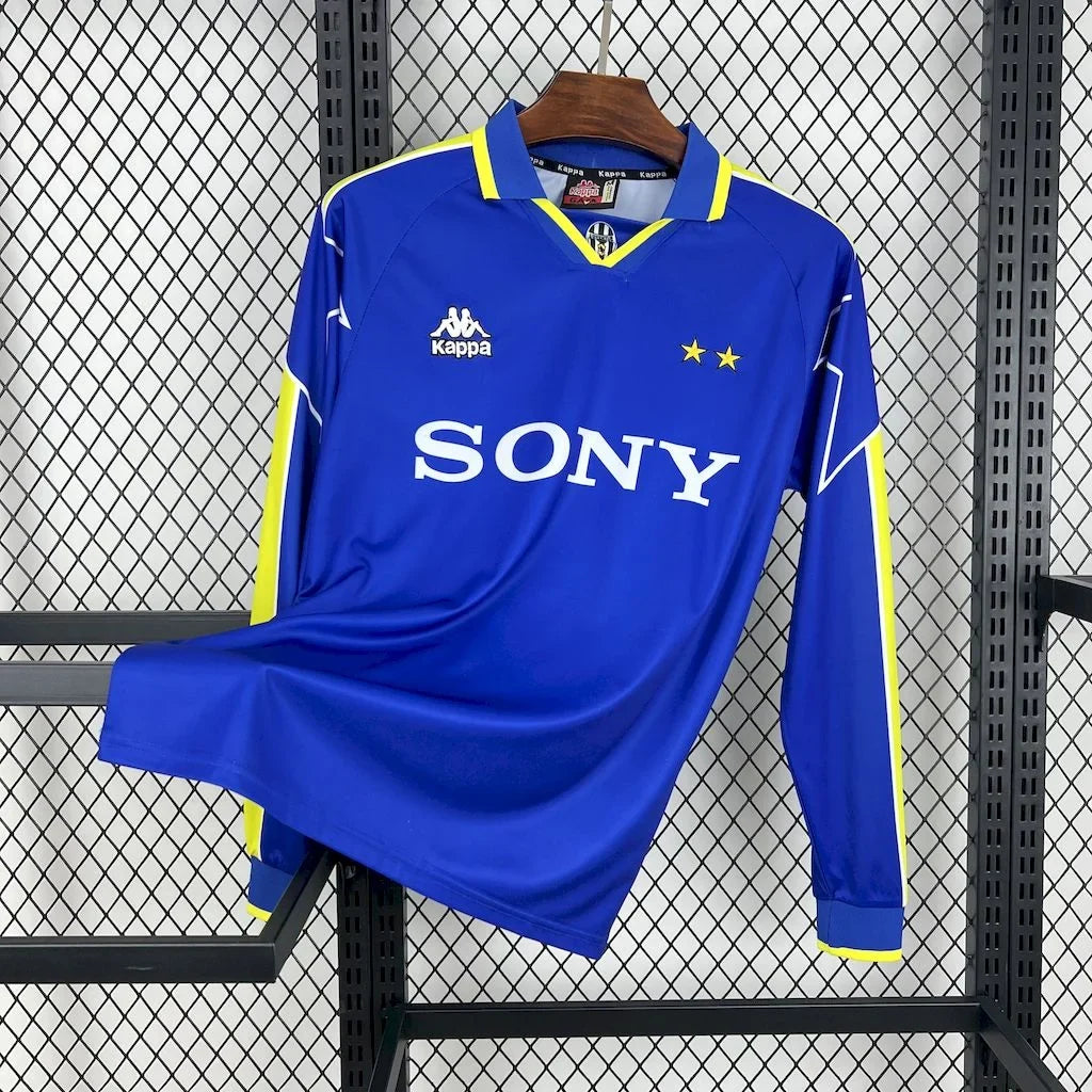Juventus 1996/97 Retro Away Long Sleeve Jersey