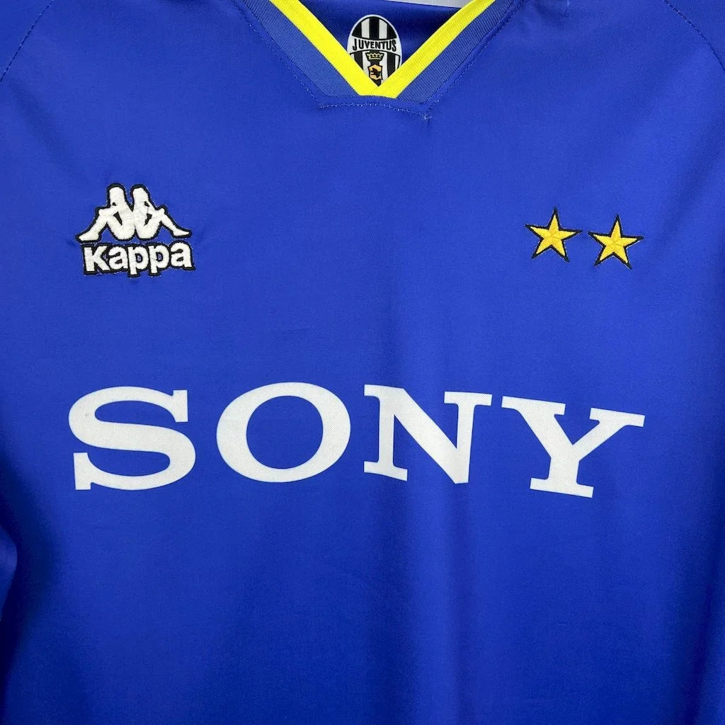 Juventus 1996/97 Retro Away Long Sleeve Jersey