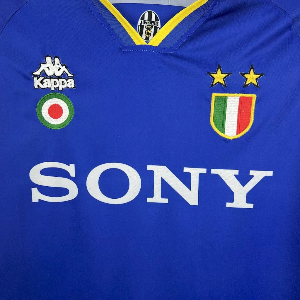 Juventus 1995/96 Retro Away Long Sleeve Jersey